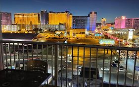 The Platinum Hotel & Spa Strip View Suite
